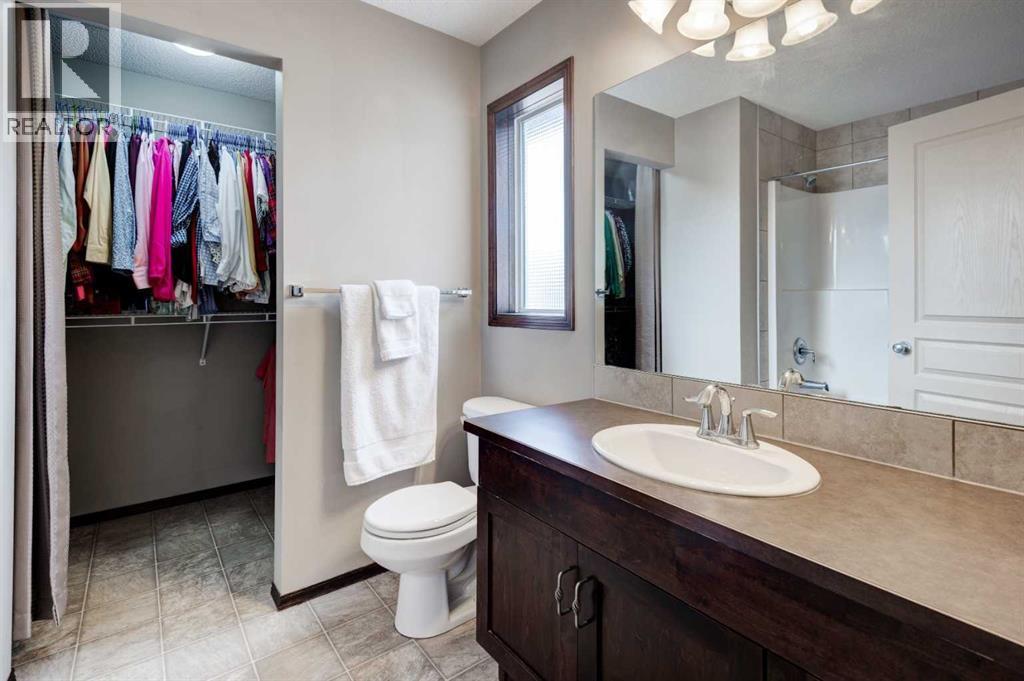 Single Family House for Sale in  Everoak Green SW Evergreen Calgary 