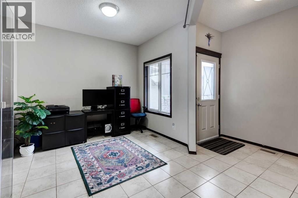 Single Family House for Sale in  Everoak Green SW Evergreen Calgary 