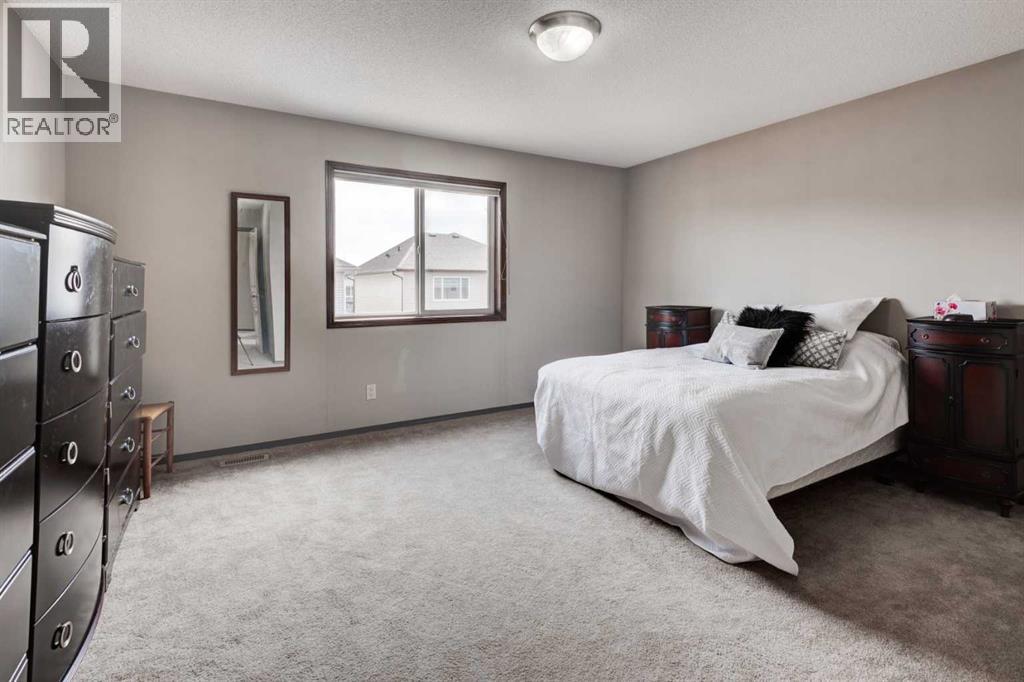 Single Family House for Sale in  Everoak Green SW Evergreen Calgary 