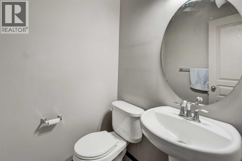 Single Family House for Sale in  Everoak Green SW Evergreen Calgary 