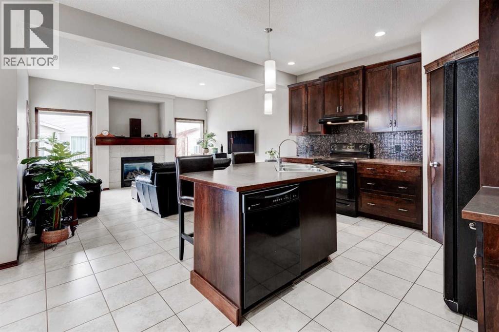 Single Family House for Sale in  Everoak Green SW Evergreen Calgary 