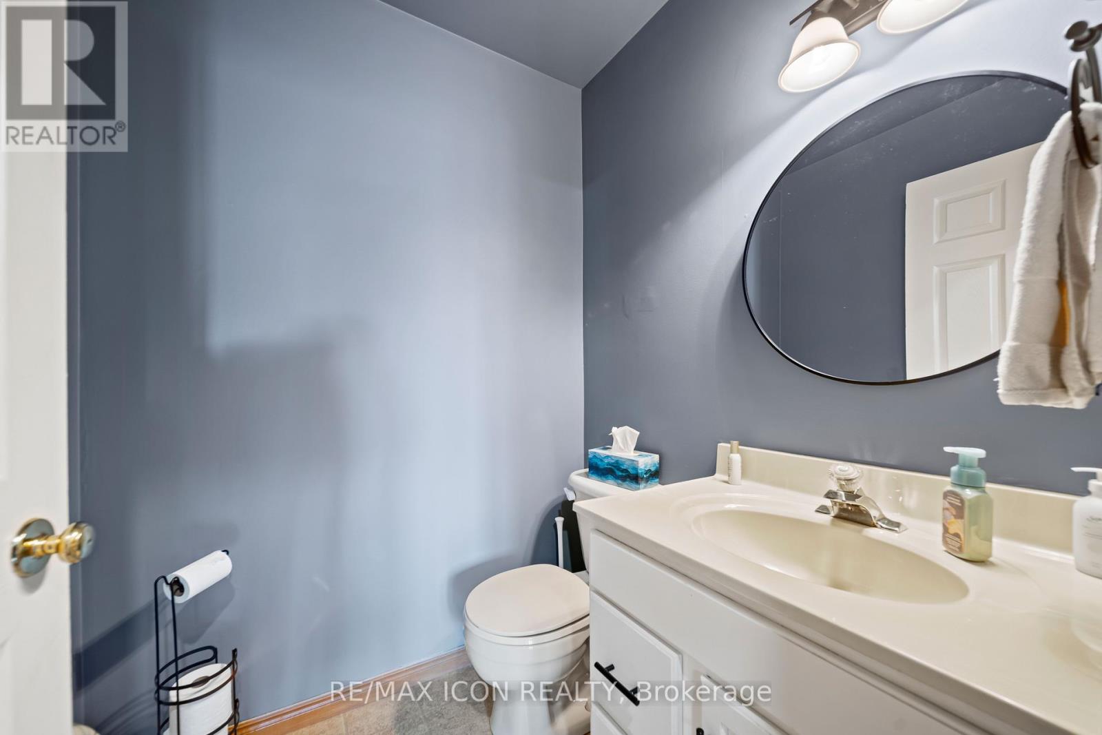 Single Family House for Sale in  WILLIAM STREET E North Middlesex (Parkhill) 