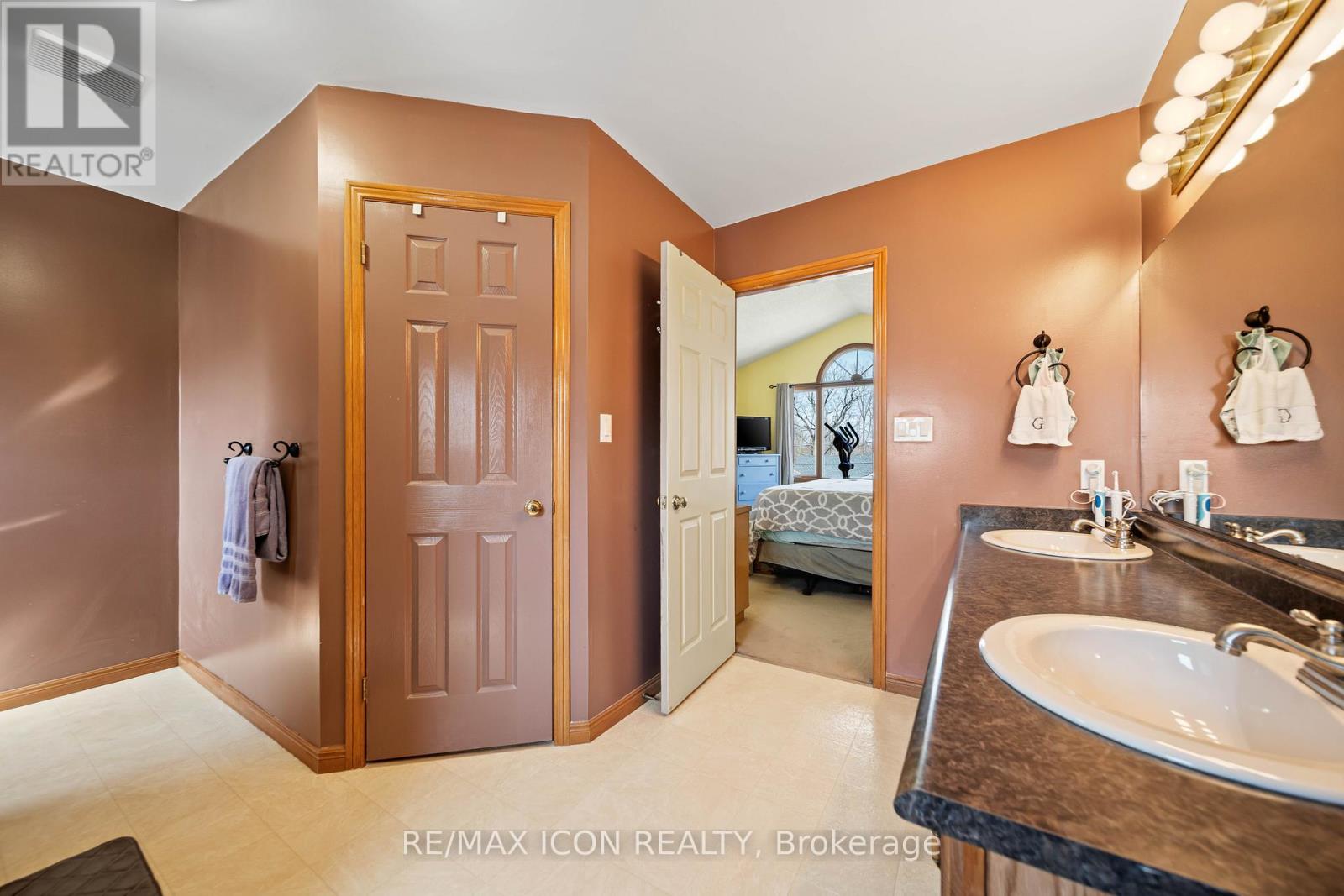 Single Family House for Sale in  WILLIAM STREET E North Middlesex (Parkhill) 