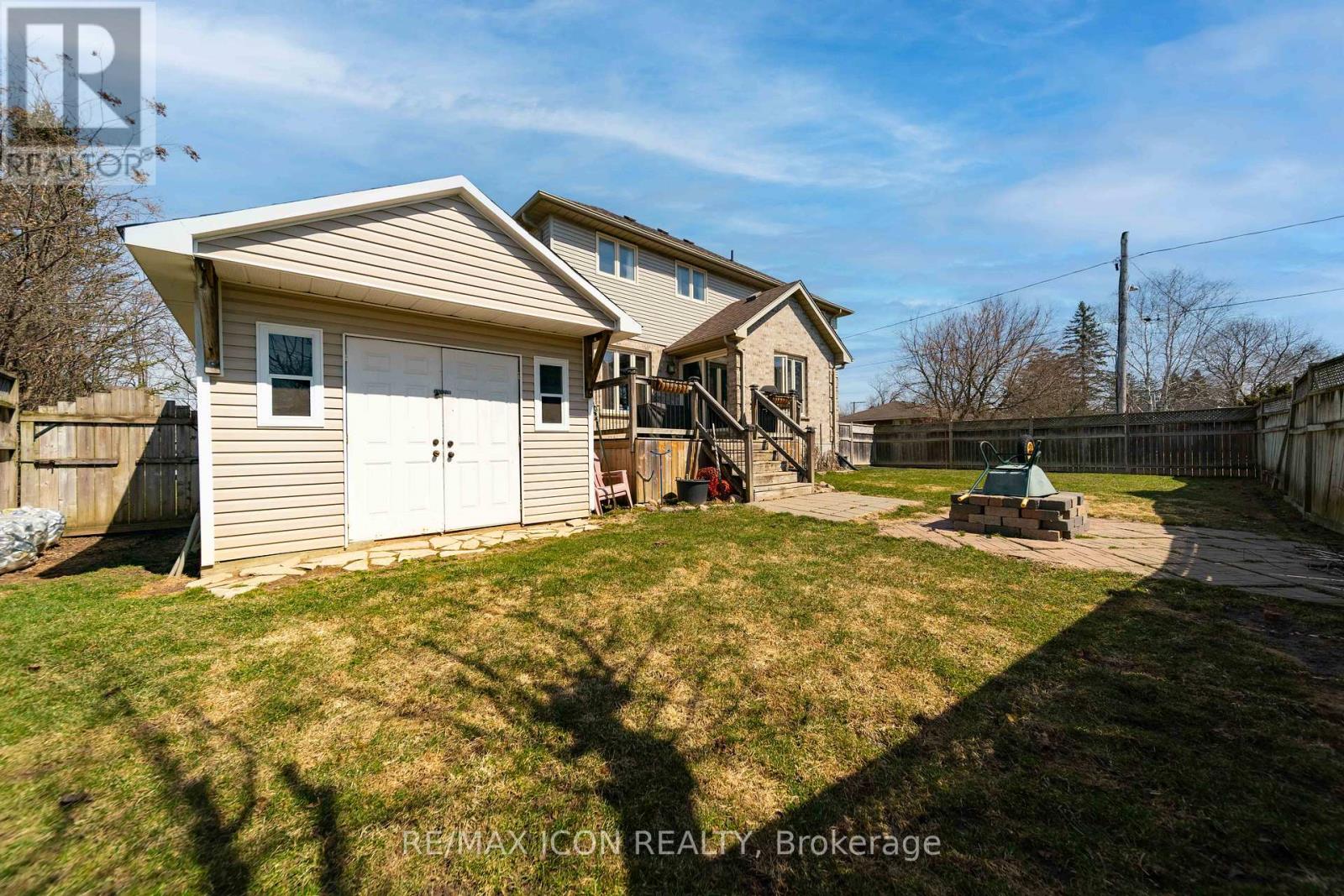 Single Family House for Sale in  WILLIAM STREET E North Middlesex (Parkhill) 