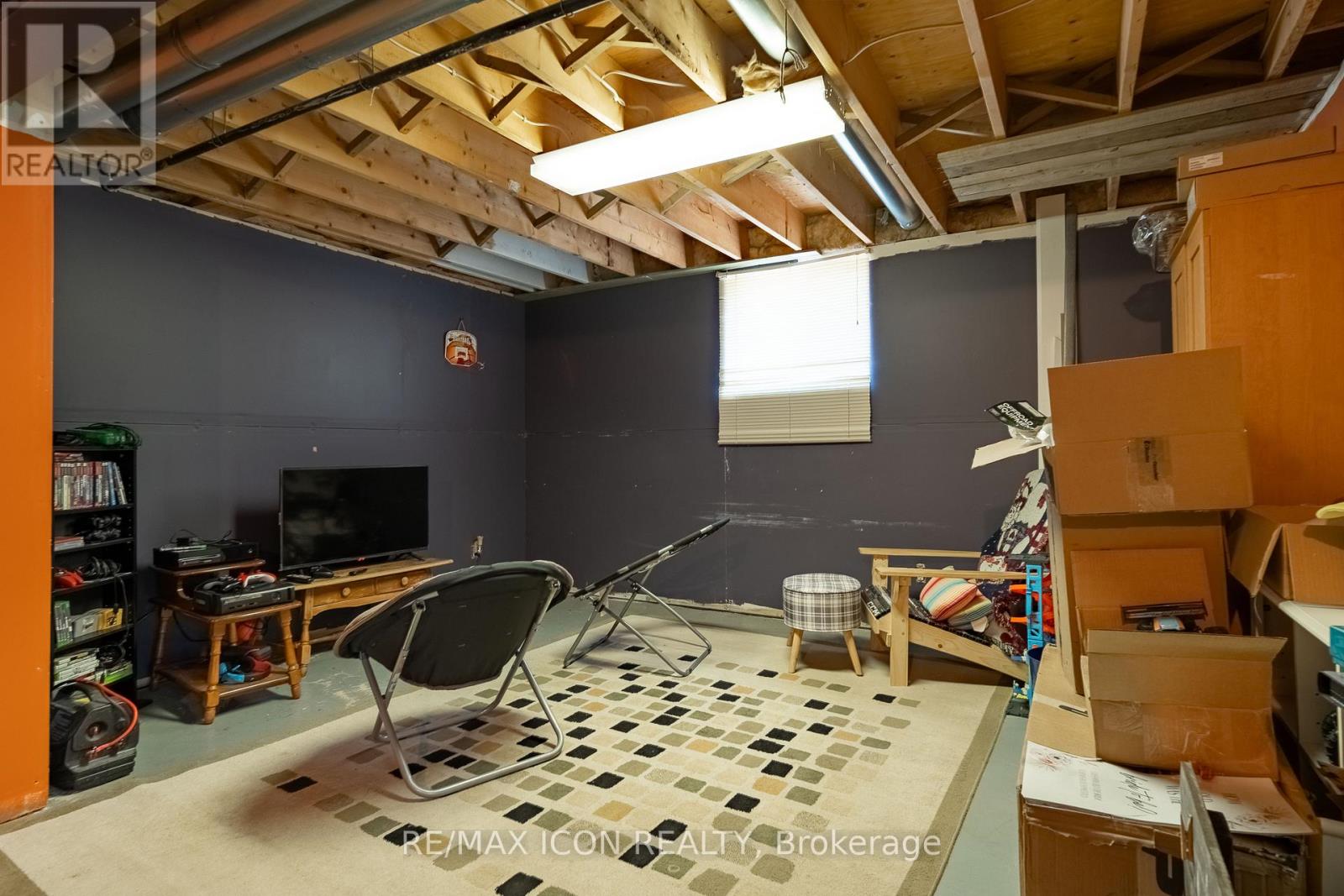 Single Family House for Sale in  WILLIAM STREET E North Middlesex (Parkhill) 