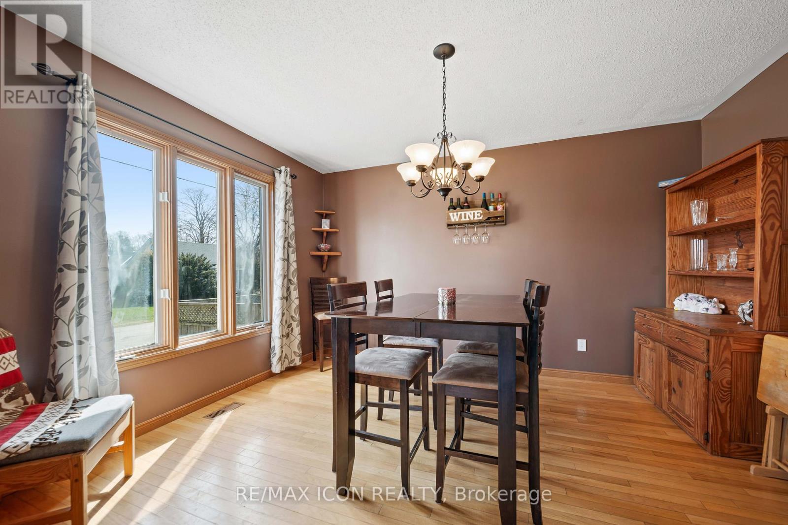 Single Family House for Sale in  WILLIAM STREET E North Middlesex (Parkhill) 