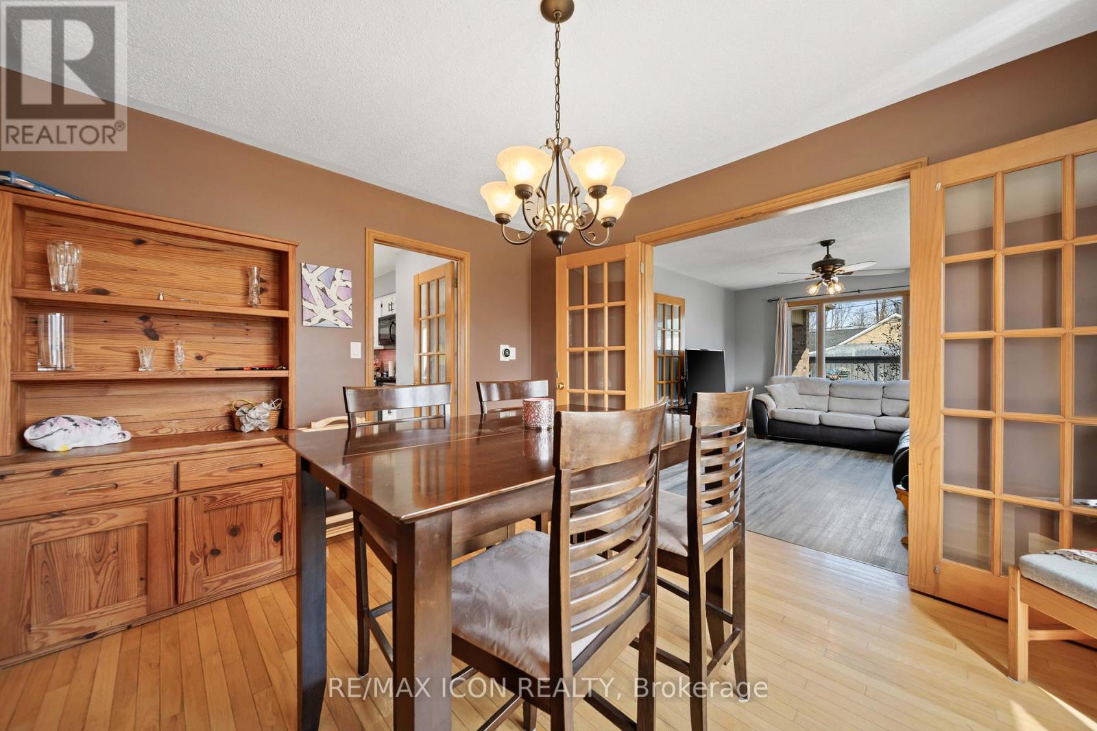 Single Family House for Sale in  WILLIAM STREET E North Middlesex (Parkhill) 