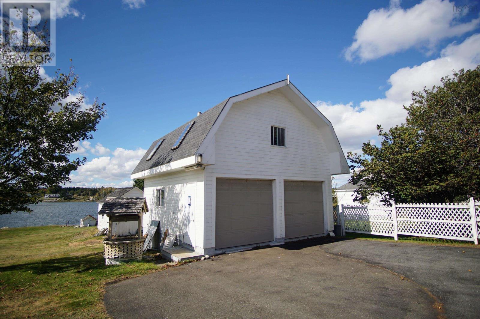 41 HOWE Street - 17