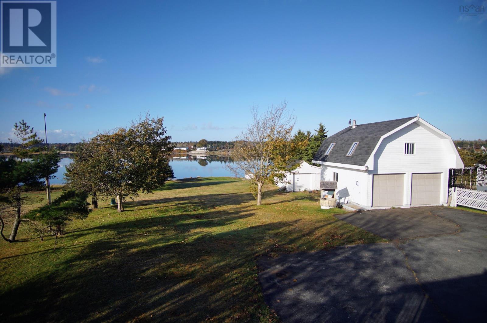 41 HOWE Street - 14