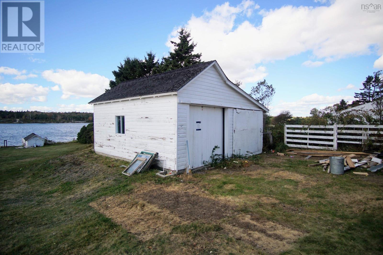 41 HOWE Street - 18