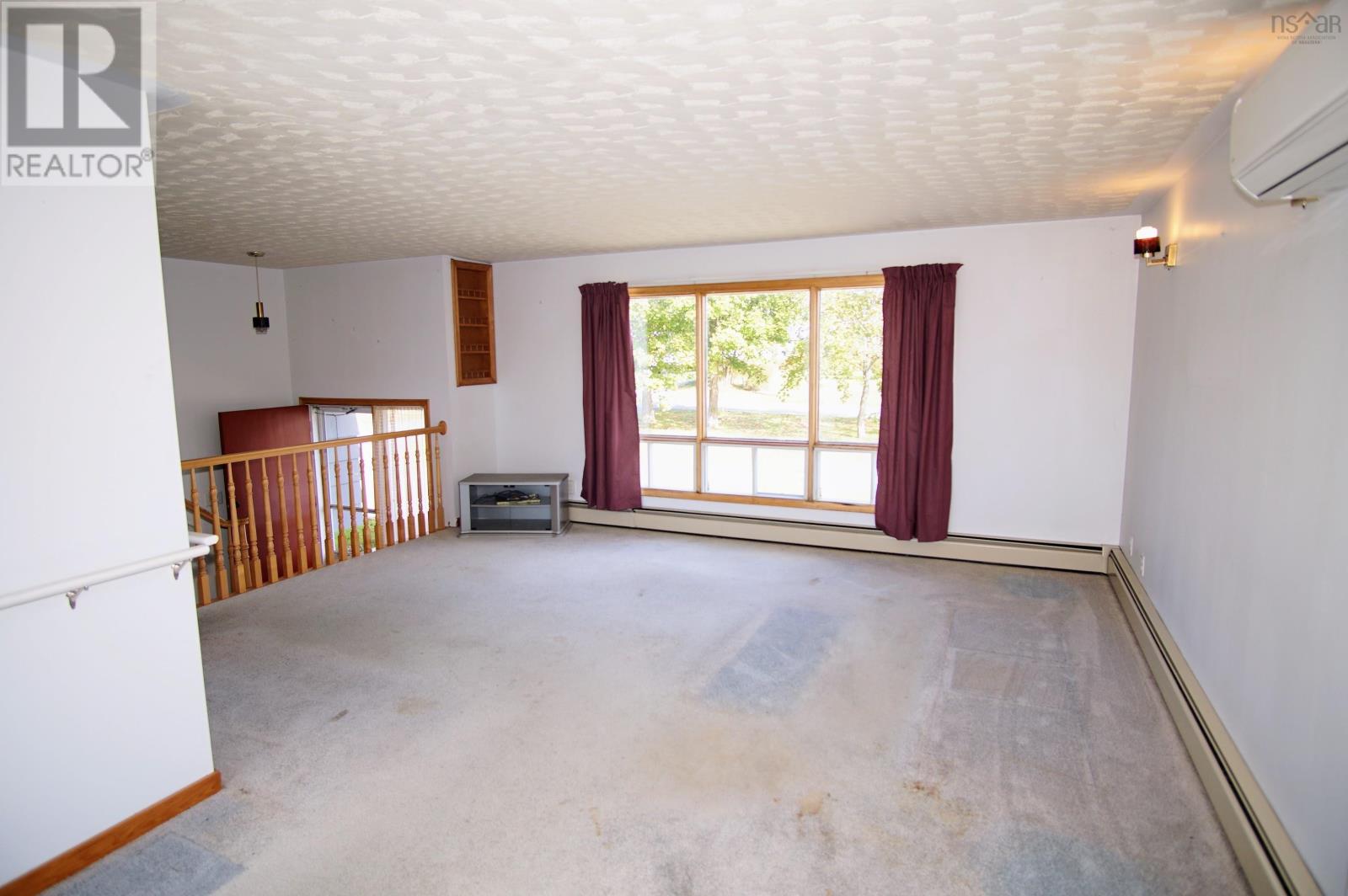 41 HOWE Street - 26