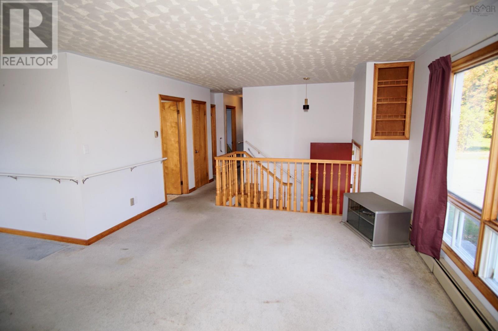 41 HOWE Street - 25