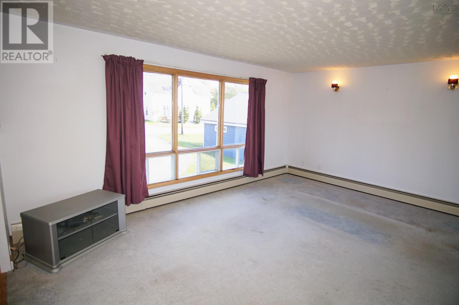 41 HOWE Street - 27