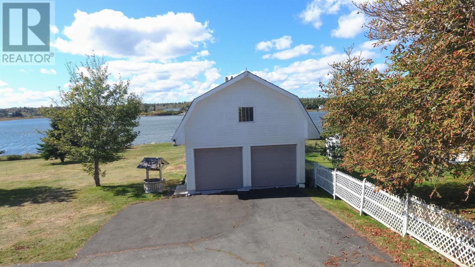 41 HOWE Street - 16