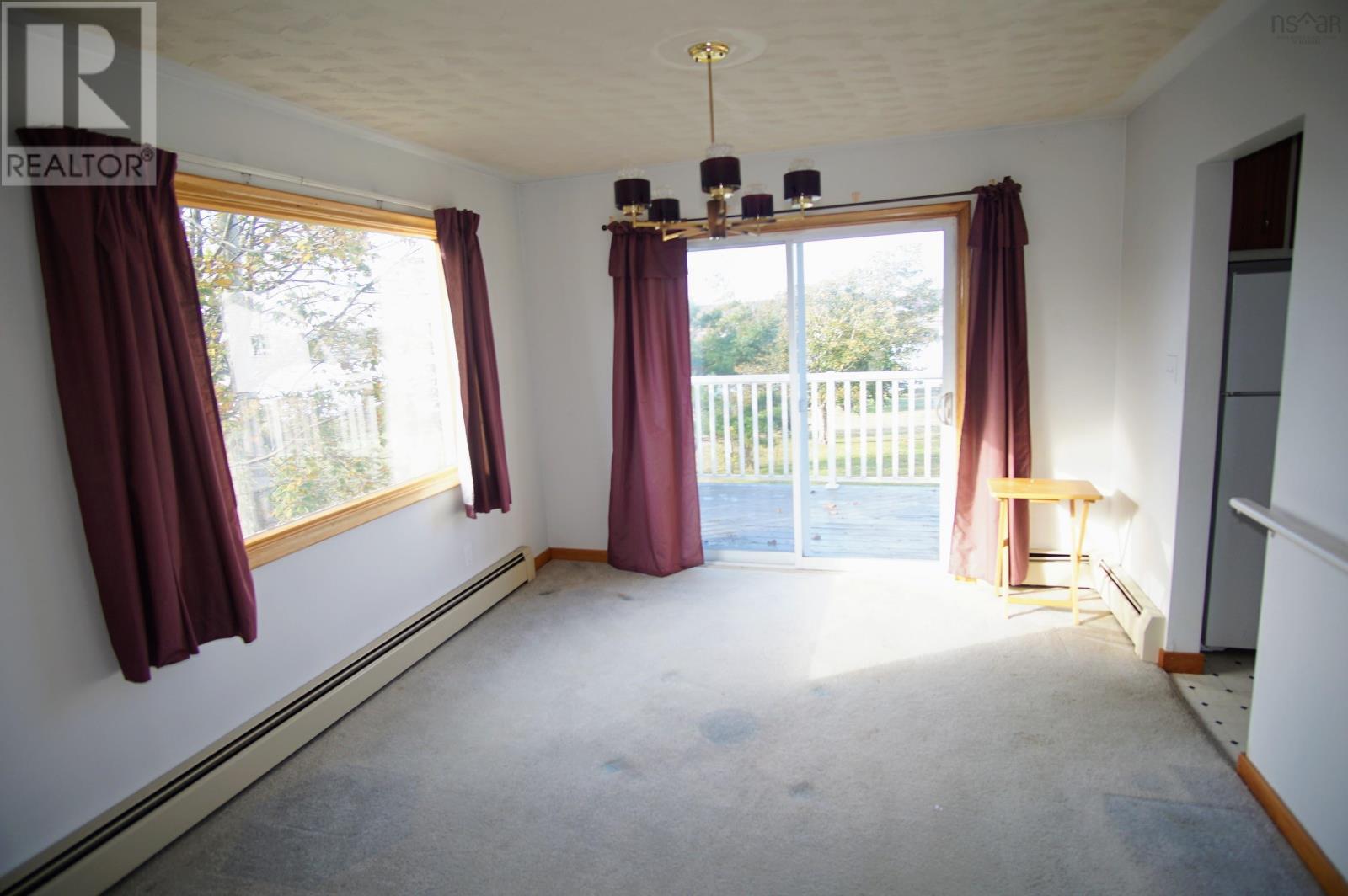 41 HOWE Street - 29