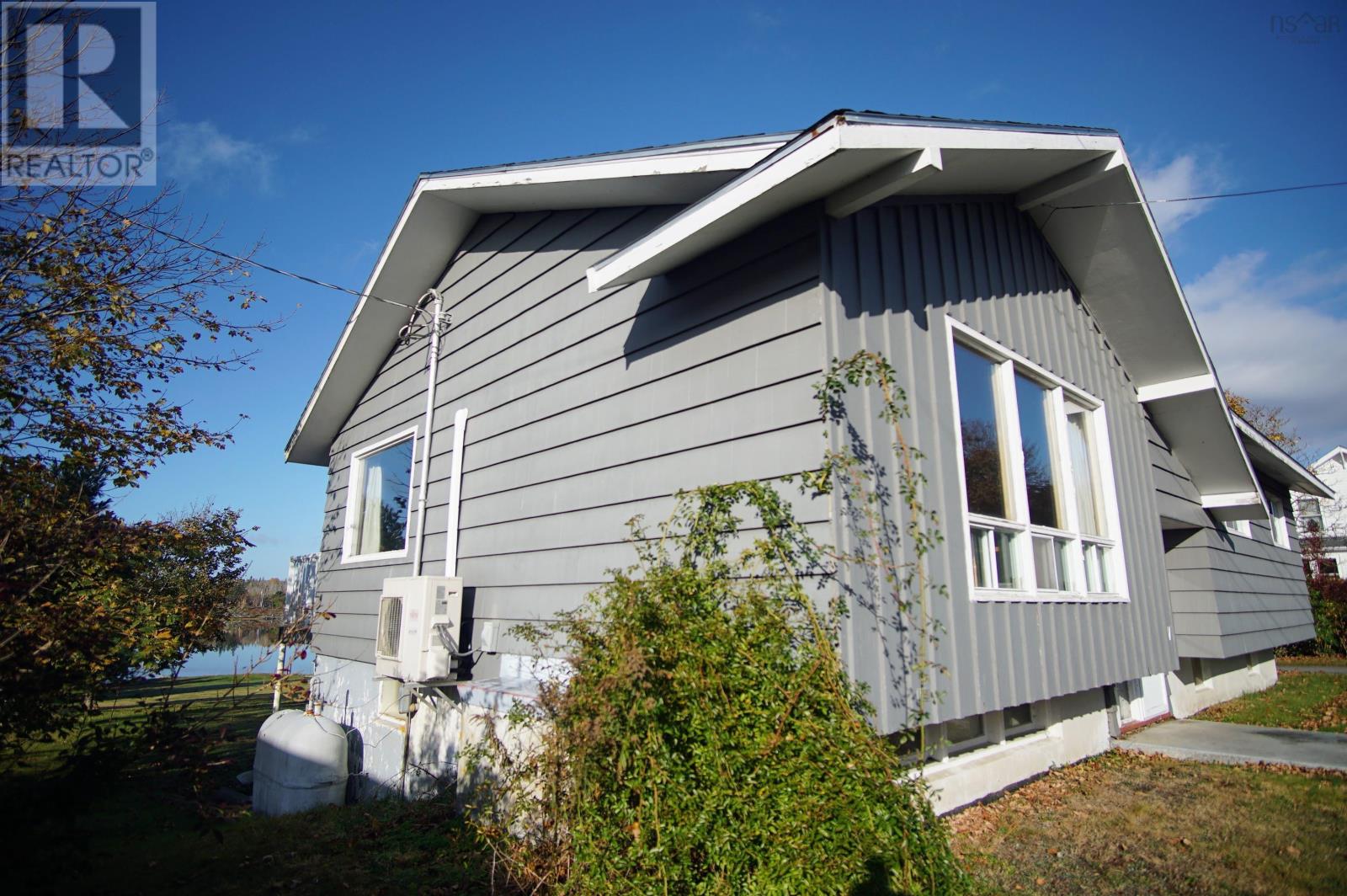41 HOWE Street - 3