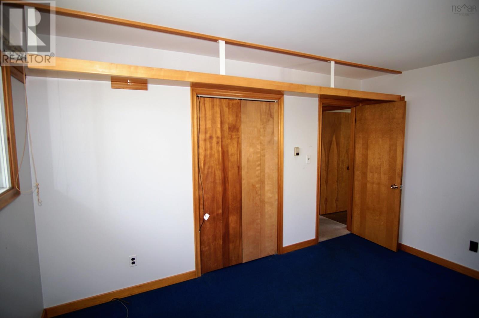 41 HOWE Street - 40