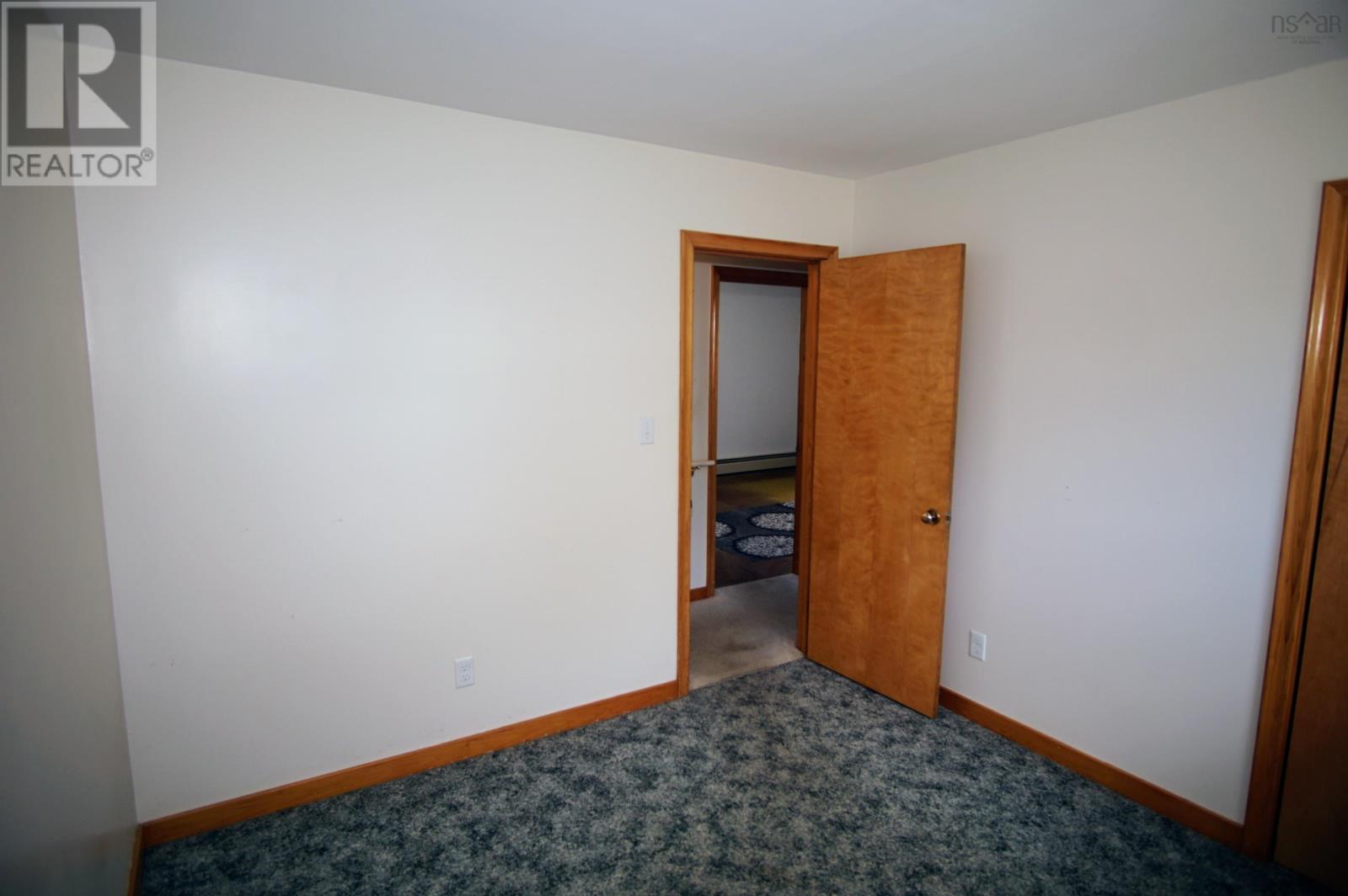 41 HOWE Street - 35