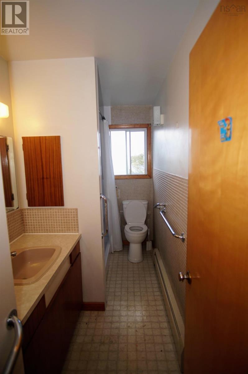 41 HOWE Street - 33