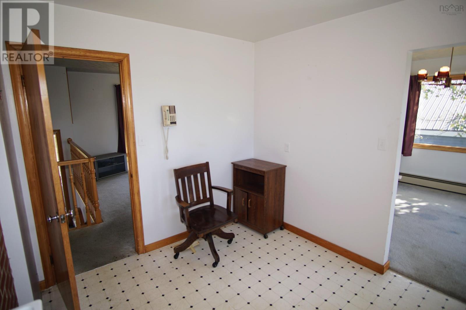 41 HOWE Street - 31