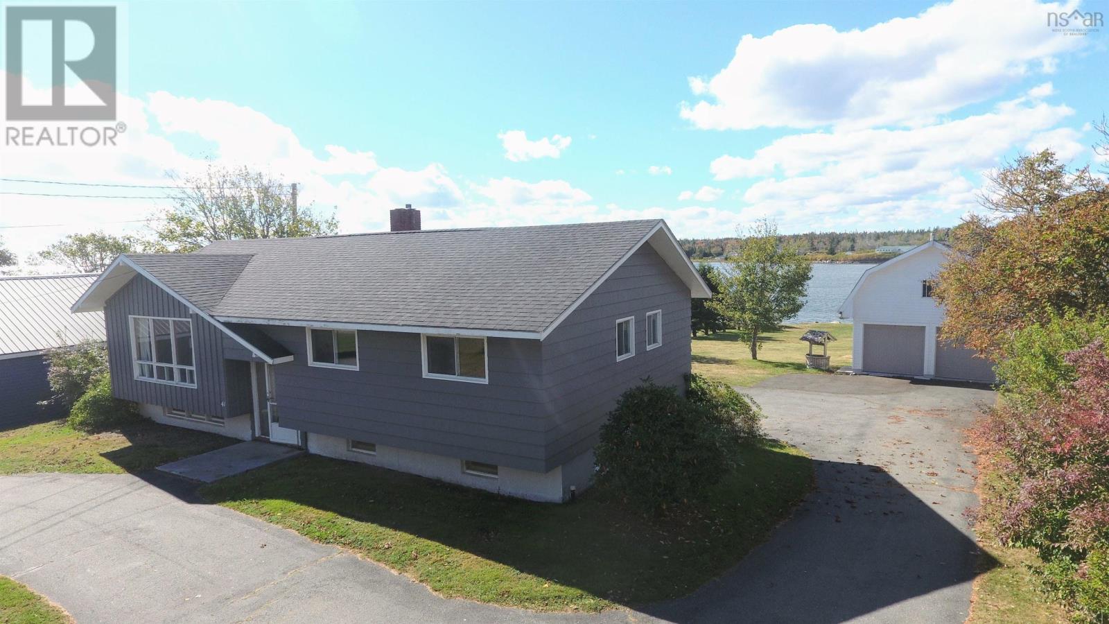 41 HOWE Street - 5