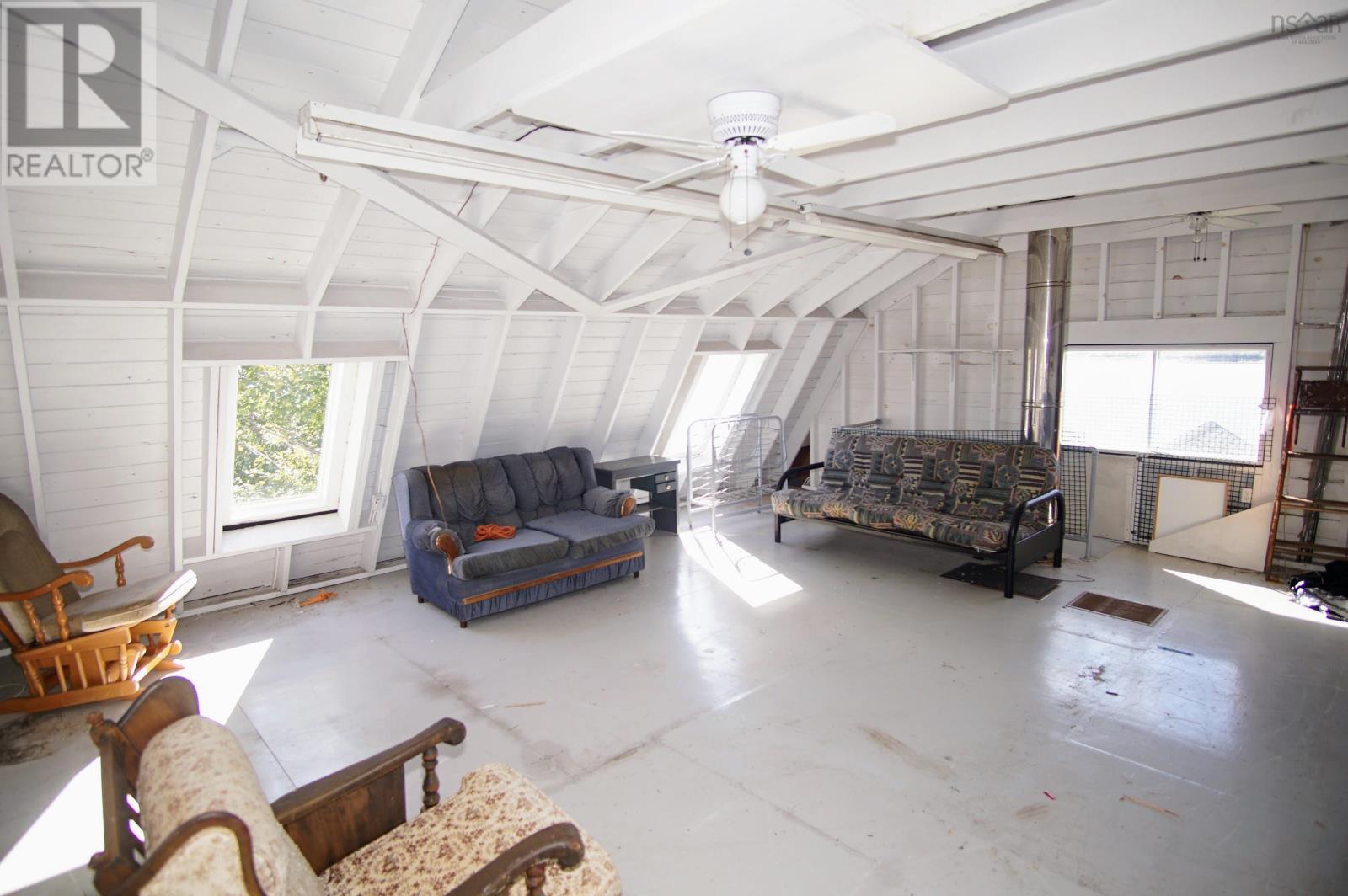 41 HOWE Street - 48
