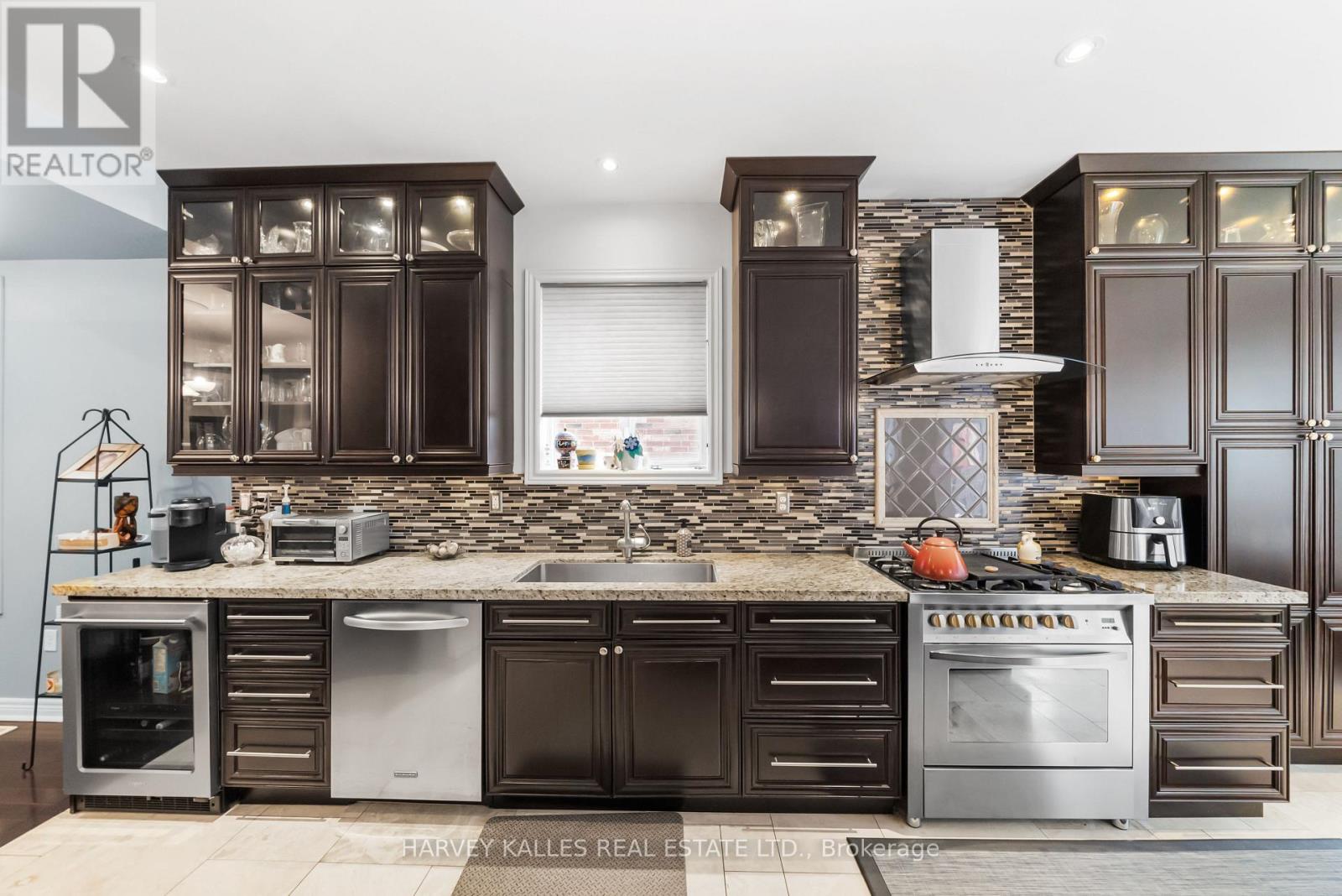 86 ROCKLAND CRESCENT - 13