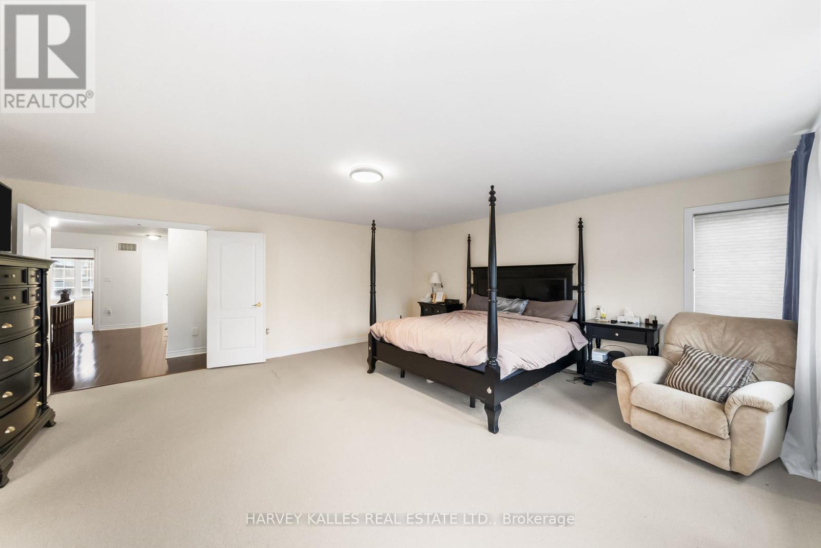 86 ROCKLAND CRESCENT - 23