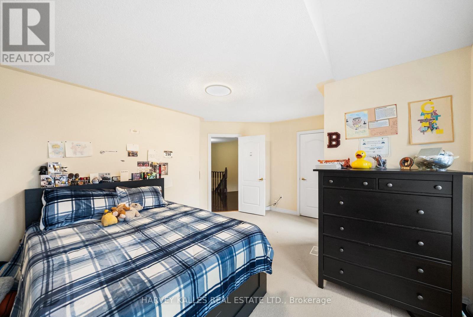 86 ROCKLAND CRESCENT - 30