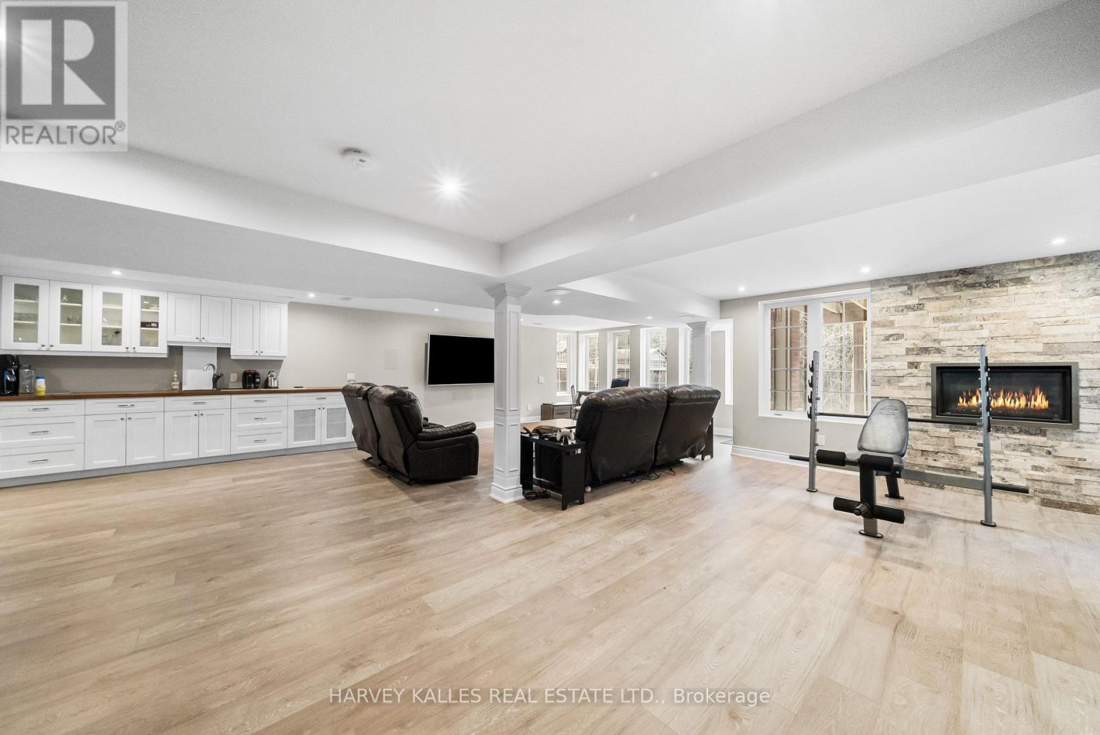 86 ROCKLAND CRESCENT - 38
