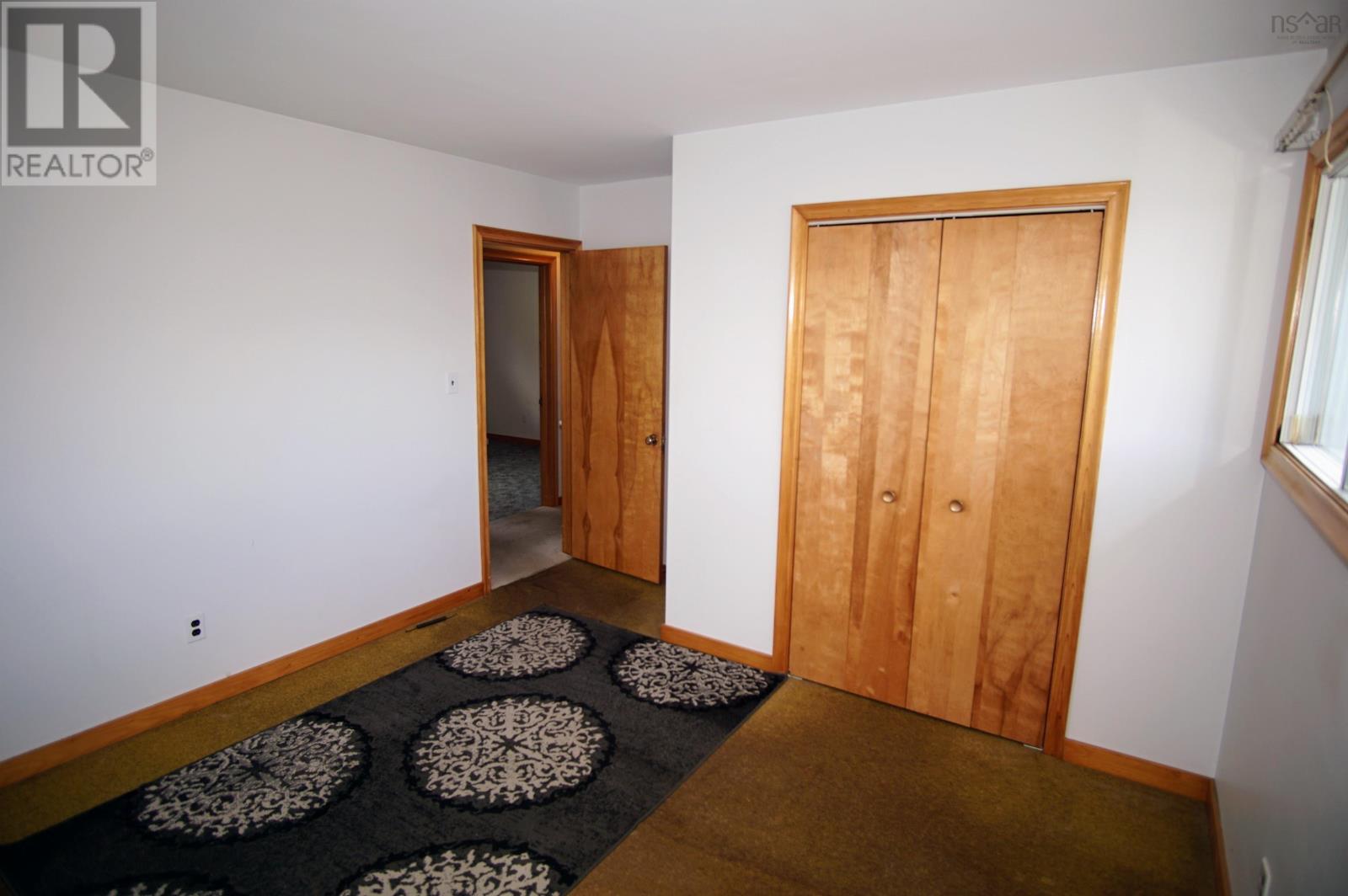 41 HOWE Street - 37