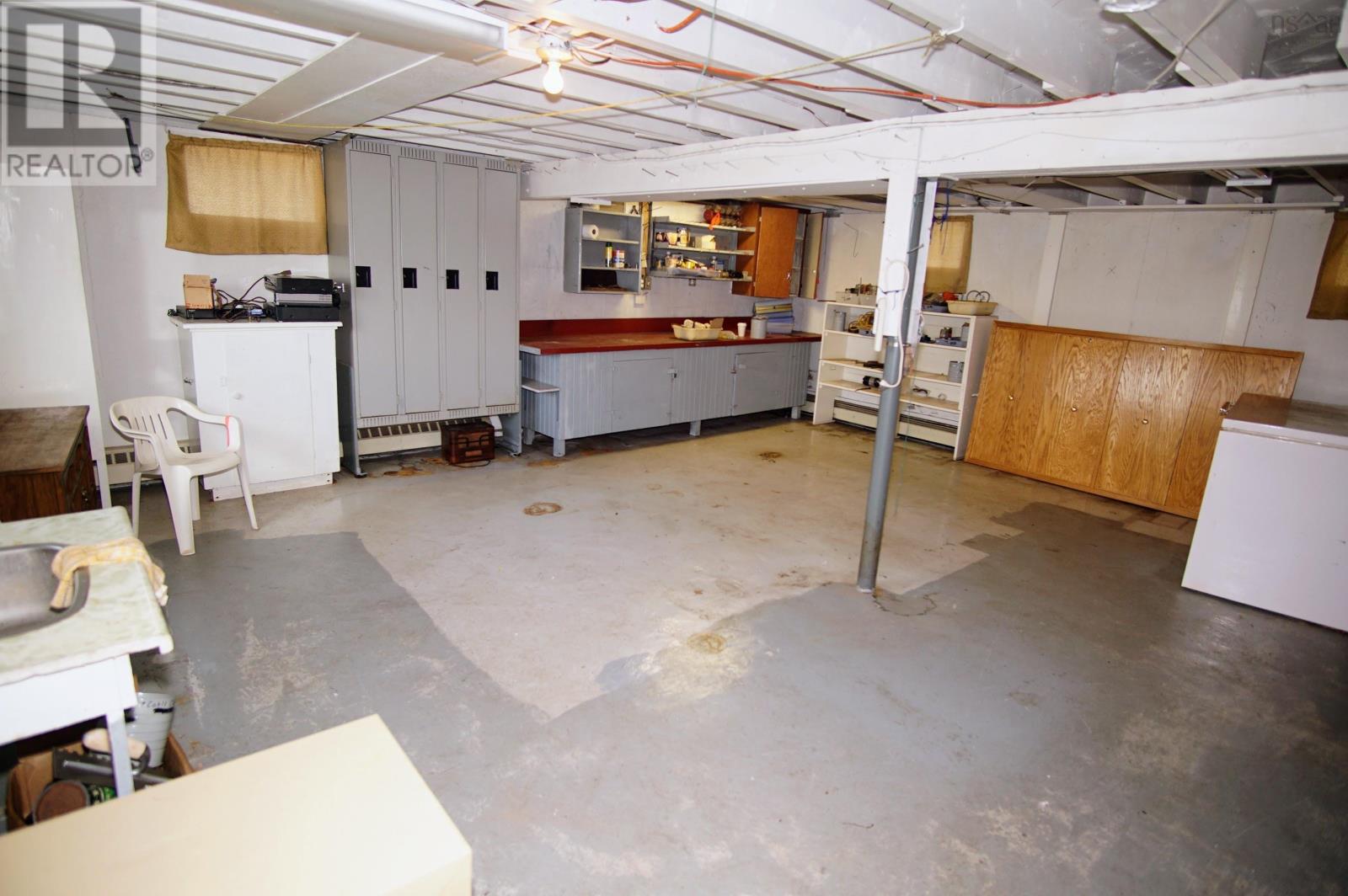 41 HOWE Street - 45