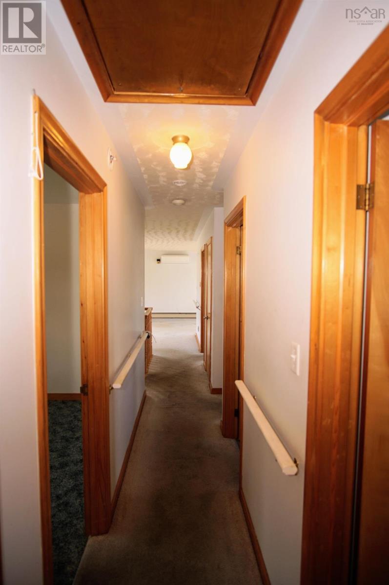 41 HOWE Street - 32
