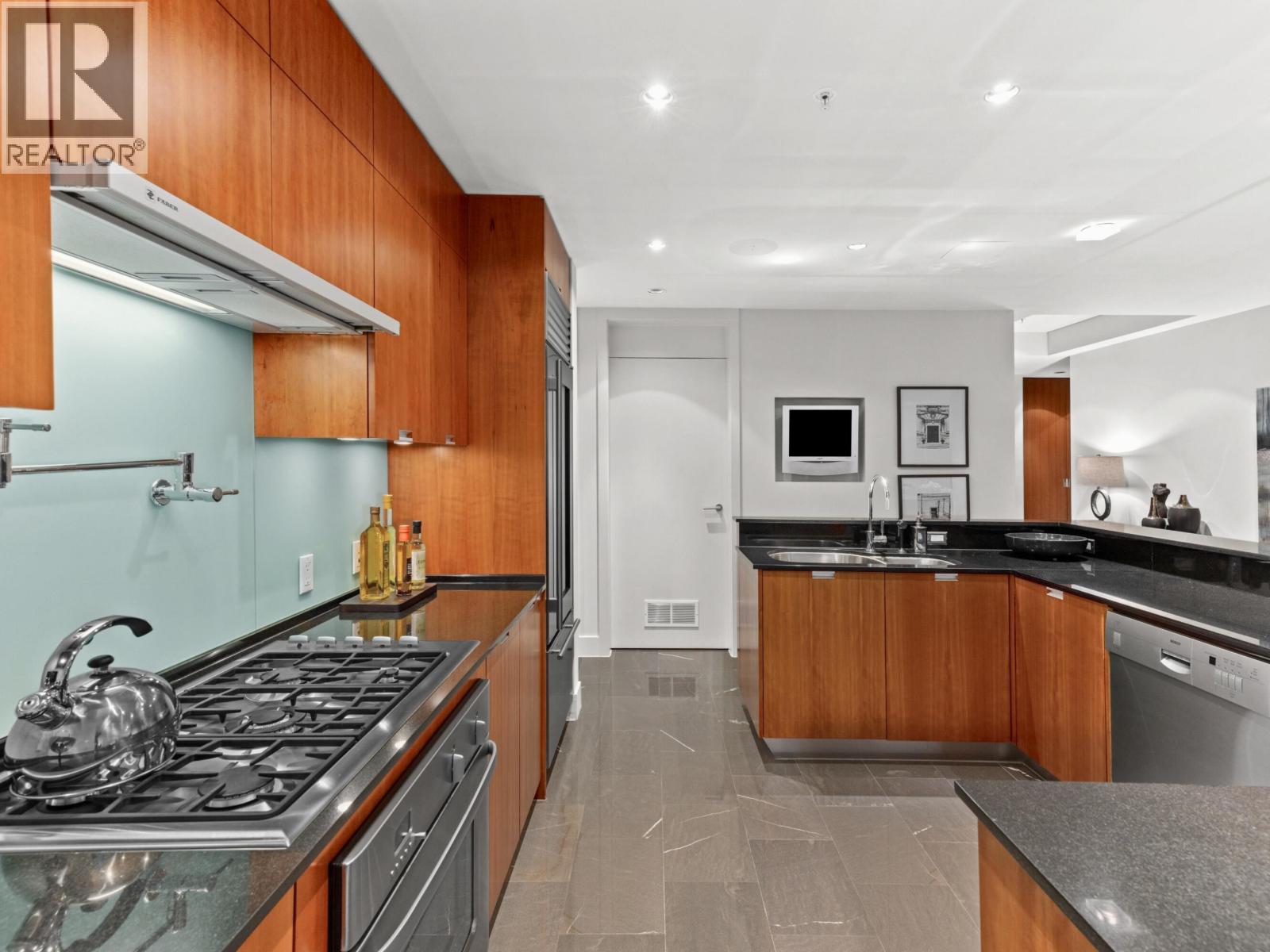 2803 1077 W CORDOVA STREET