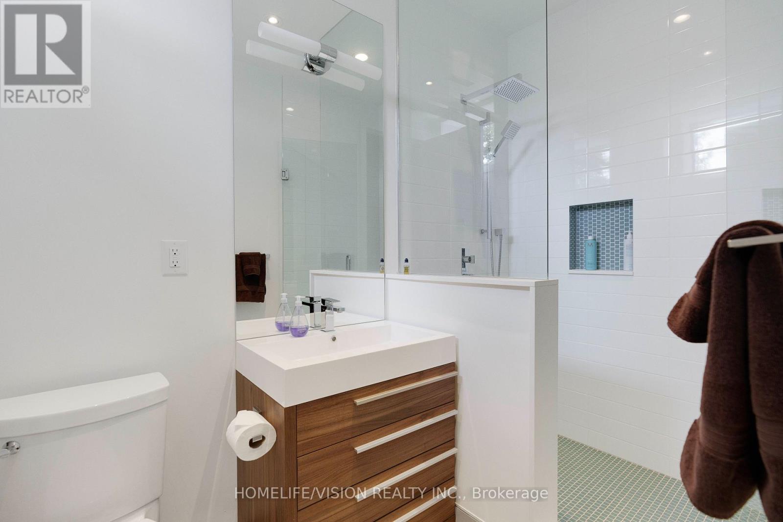 43 OGDEN CRESCENT - 42