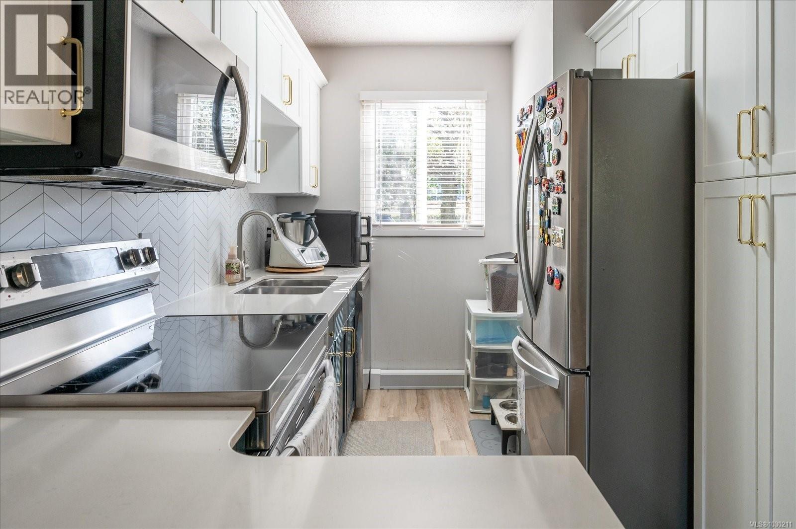 2554 HIGHLAND BLVD - 7