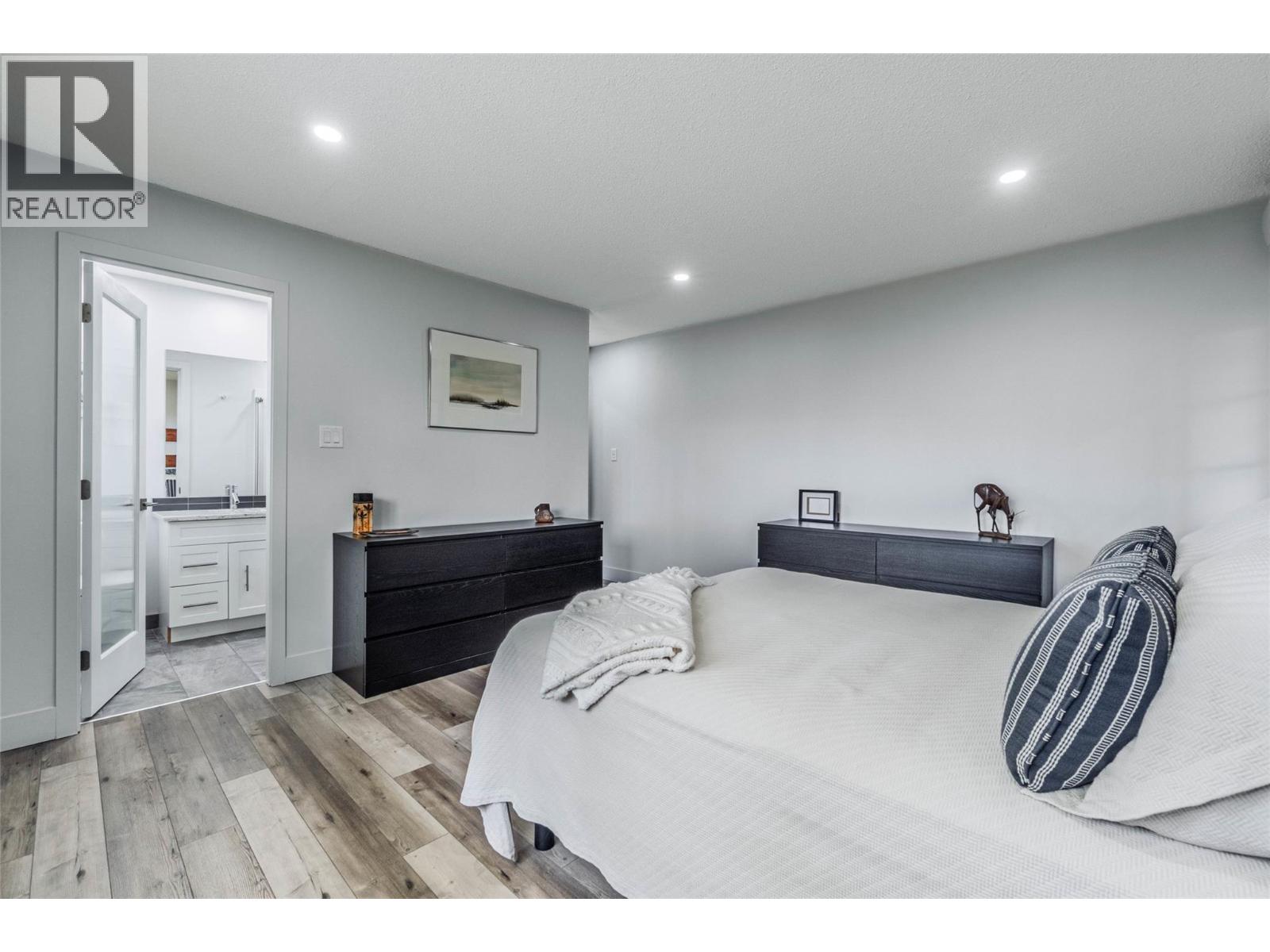 5622 Yarrow Street - 12