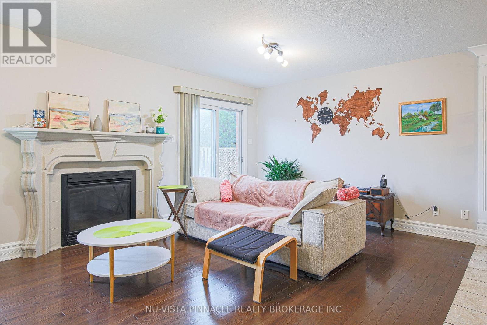1908 CORONATION DRIVE - 16
