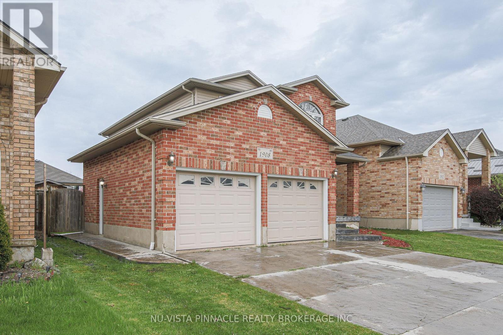 1908 CORONATION DRIVE - 3