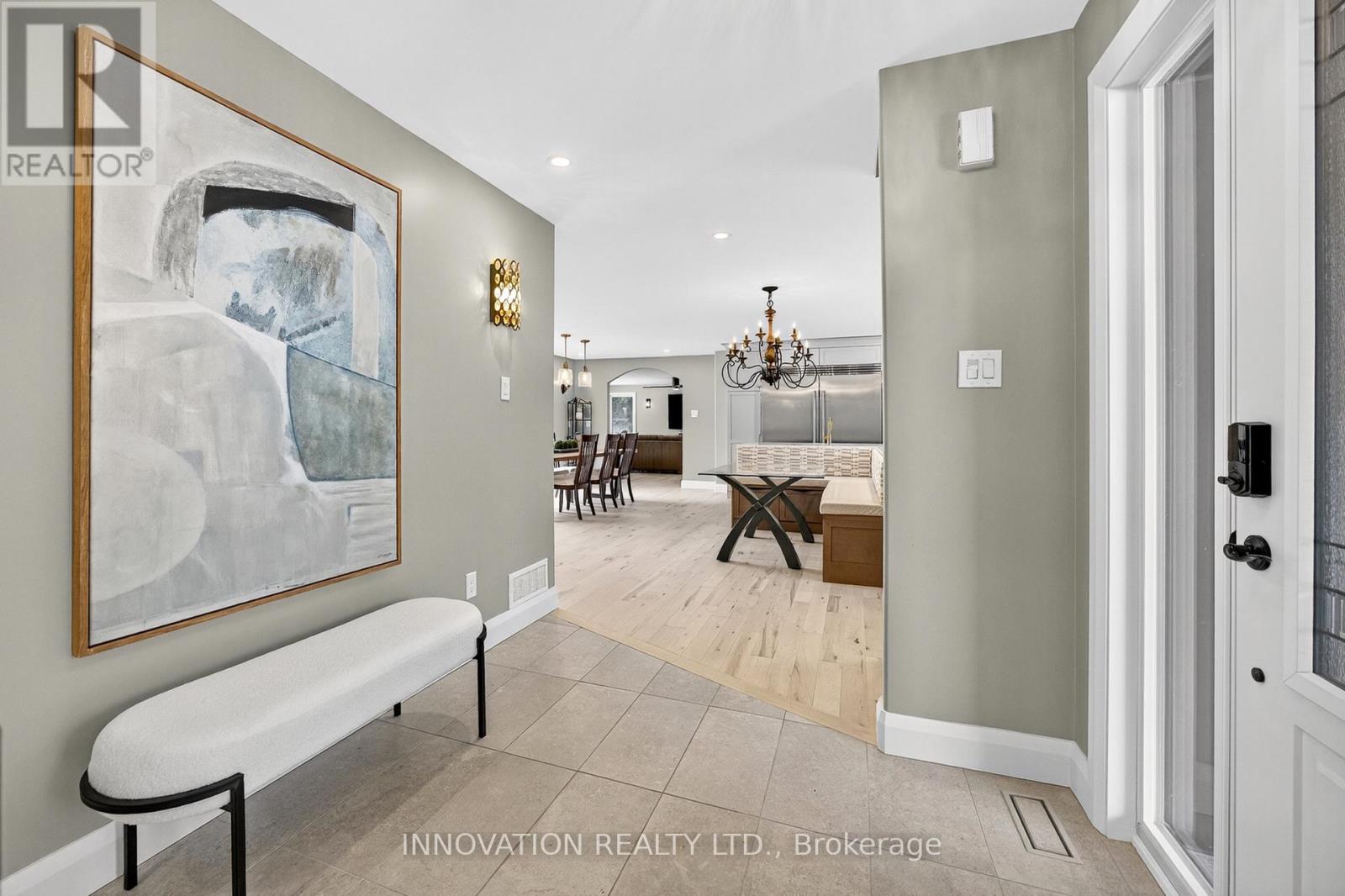 Spacious Foyer with walk in closet