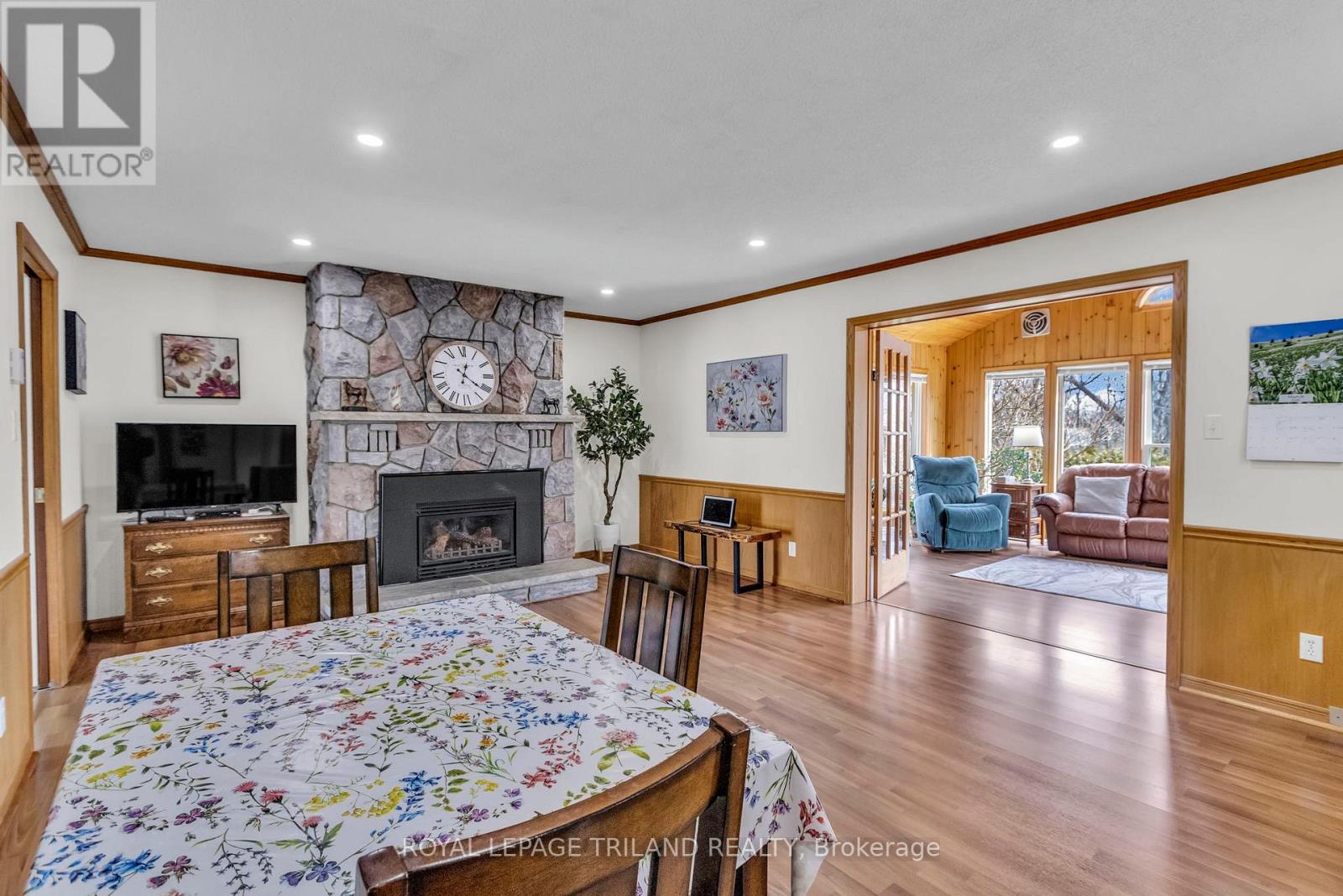 Single Family House Bungalow for Sale in  STATION STREET North Middlesex (Parkhill) 