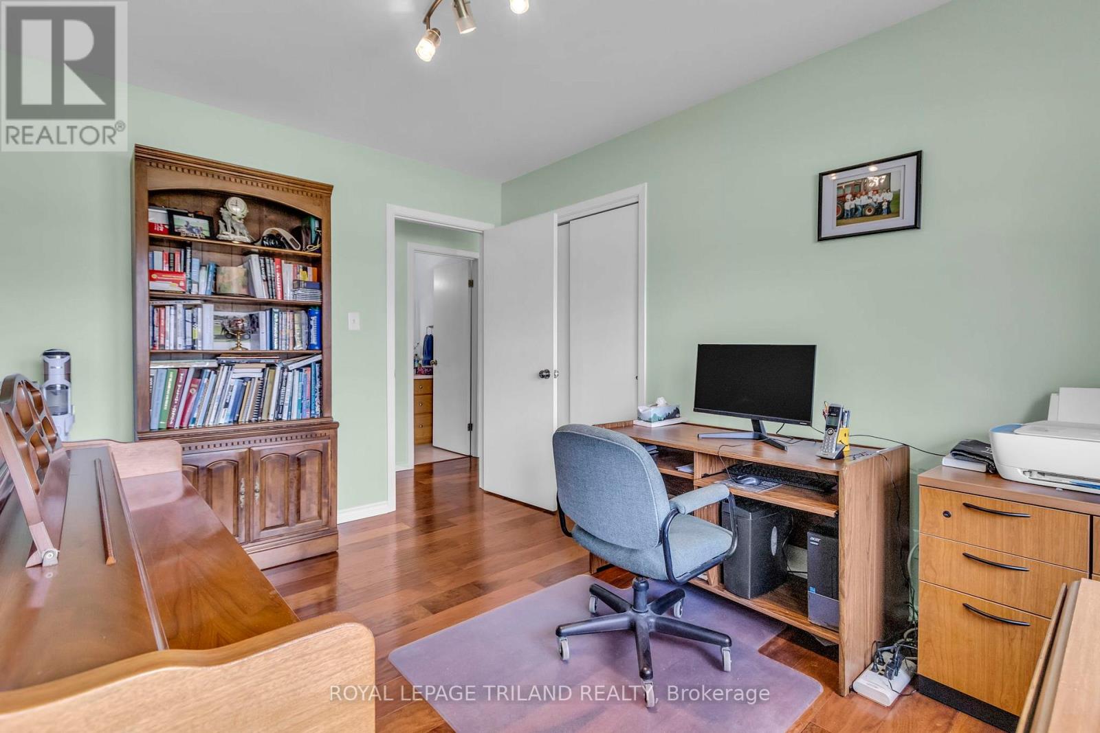 Single Family House Bungalow for Sale in  STATION STREET North Middlesex (Parkhill) 