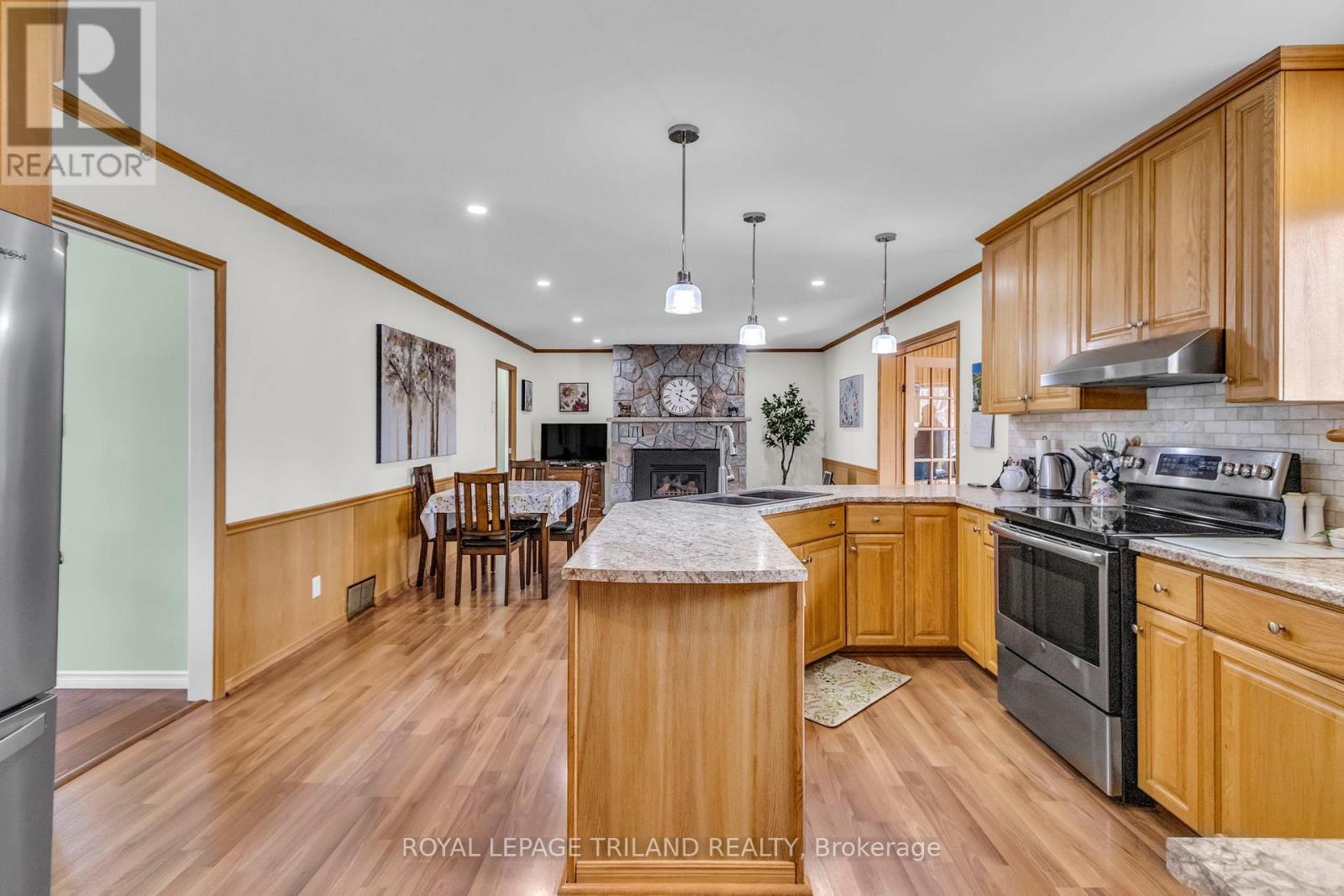 Single Family House Bungalow for Sale in  STATION STREET North Middlesex (Parkhill) 