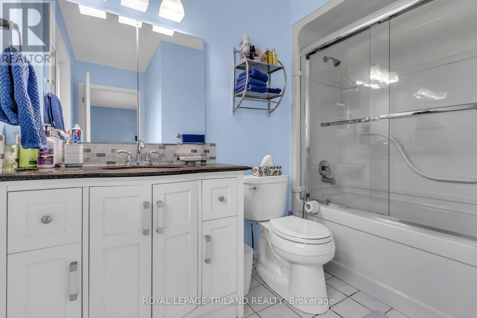 Single Family House Bungalow for Sale in  STATION STREET North Middlesex (Parkhill) 