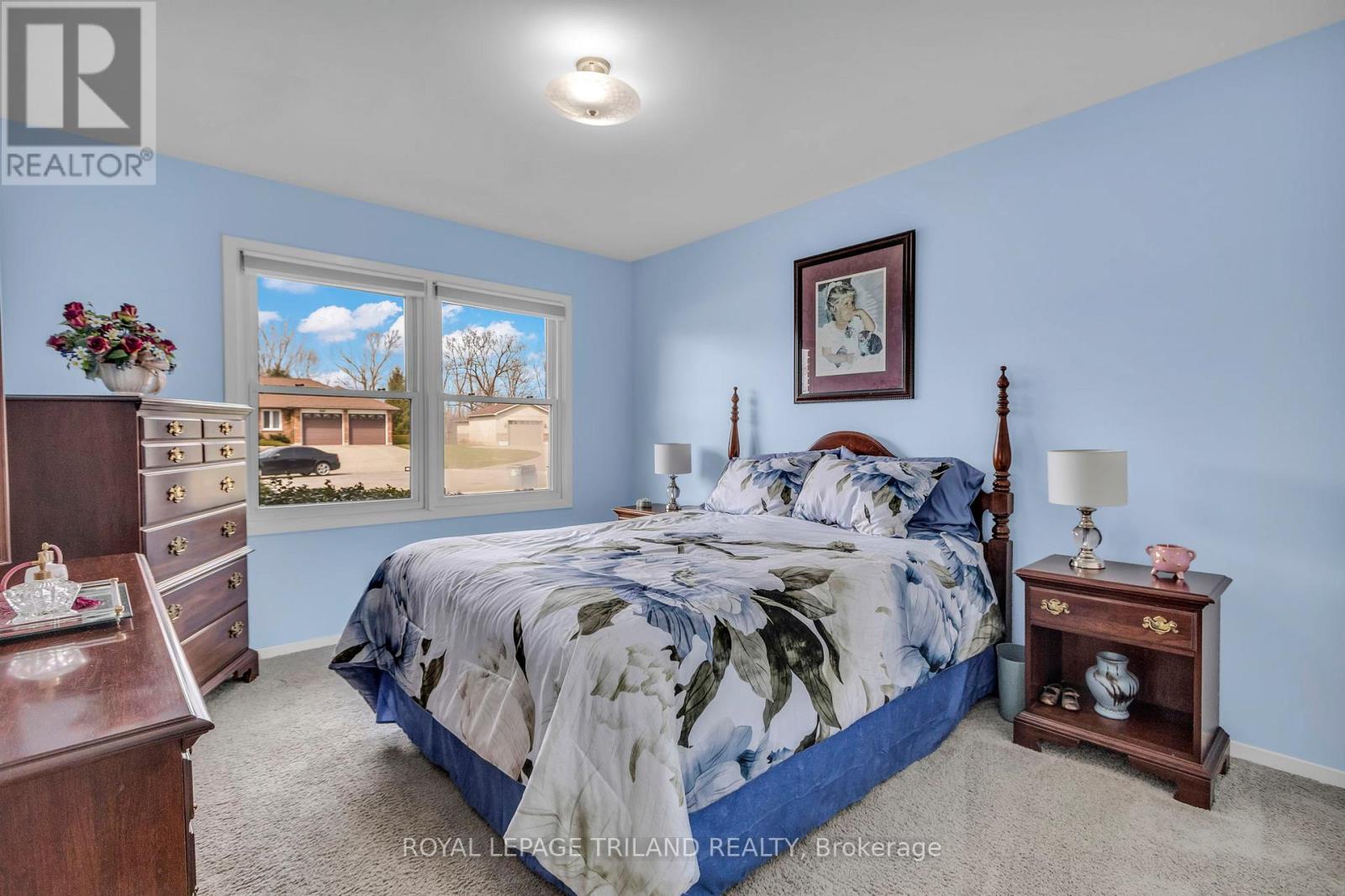 Single Family House Bungalow for Sale in  STATION STREET North Middlesex (Parkhill) 