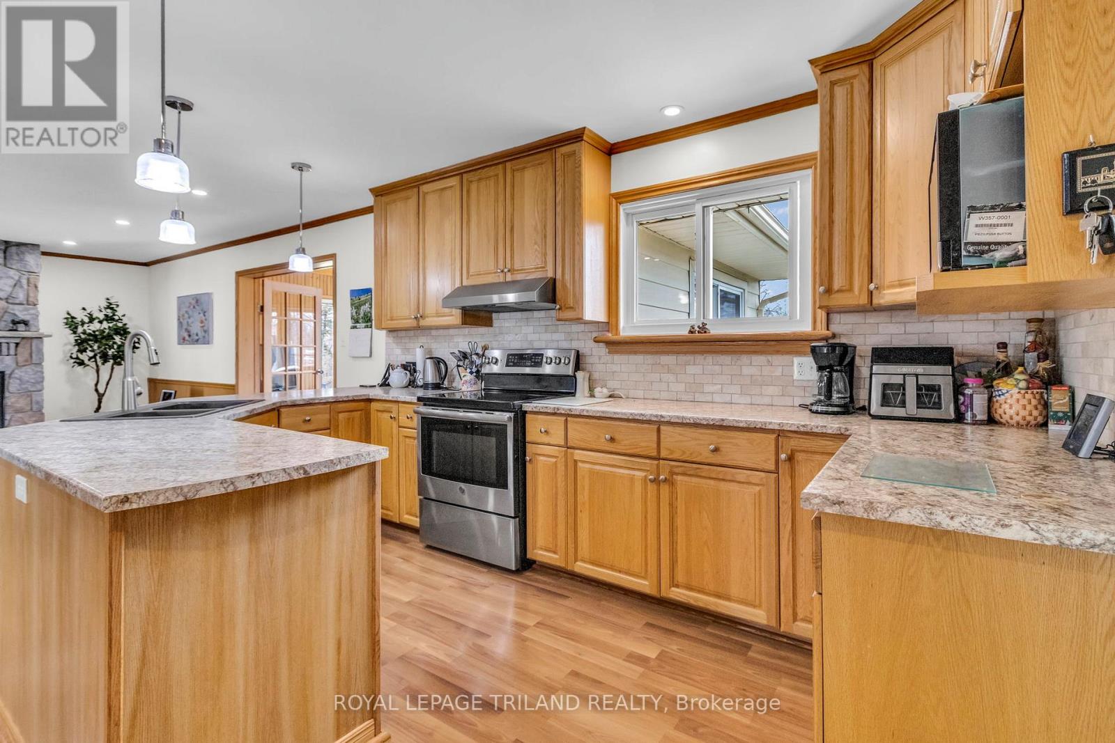 Single Family House Bungalow for Sale in  STATION STREET North Middlesex (Parkhill) 