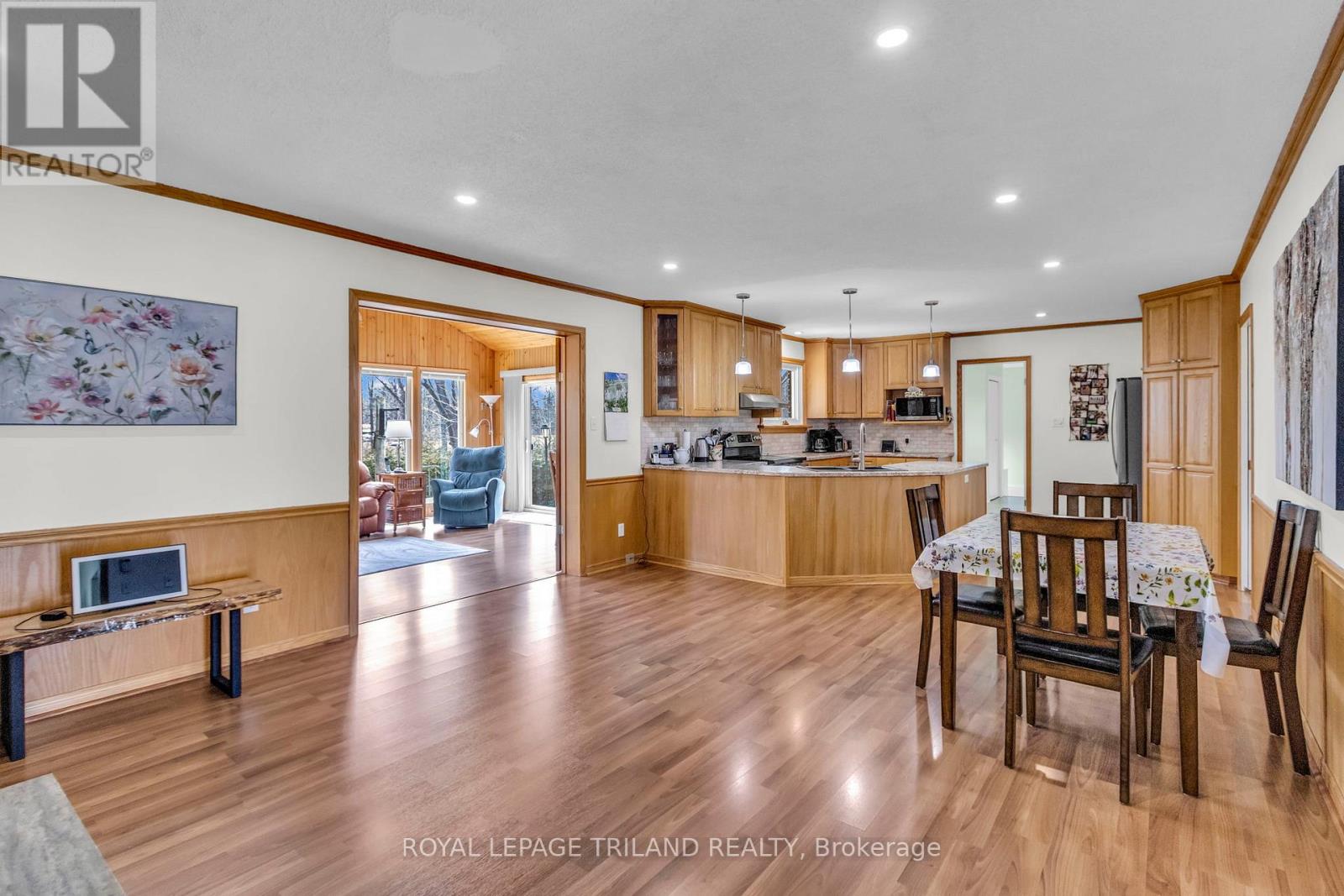 Single Family House Bungalow for Sale in  STATION STREET North Middlesex (Parkhill) 