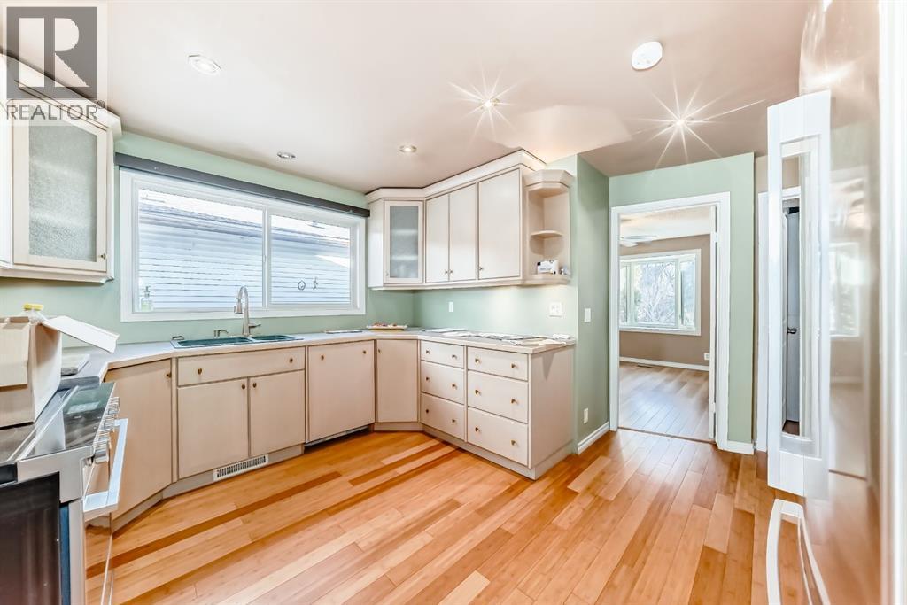 Single Family House Bi-level for Sale in  Templeview Way NE Temple Calgary 