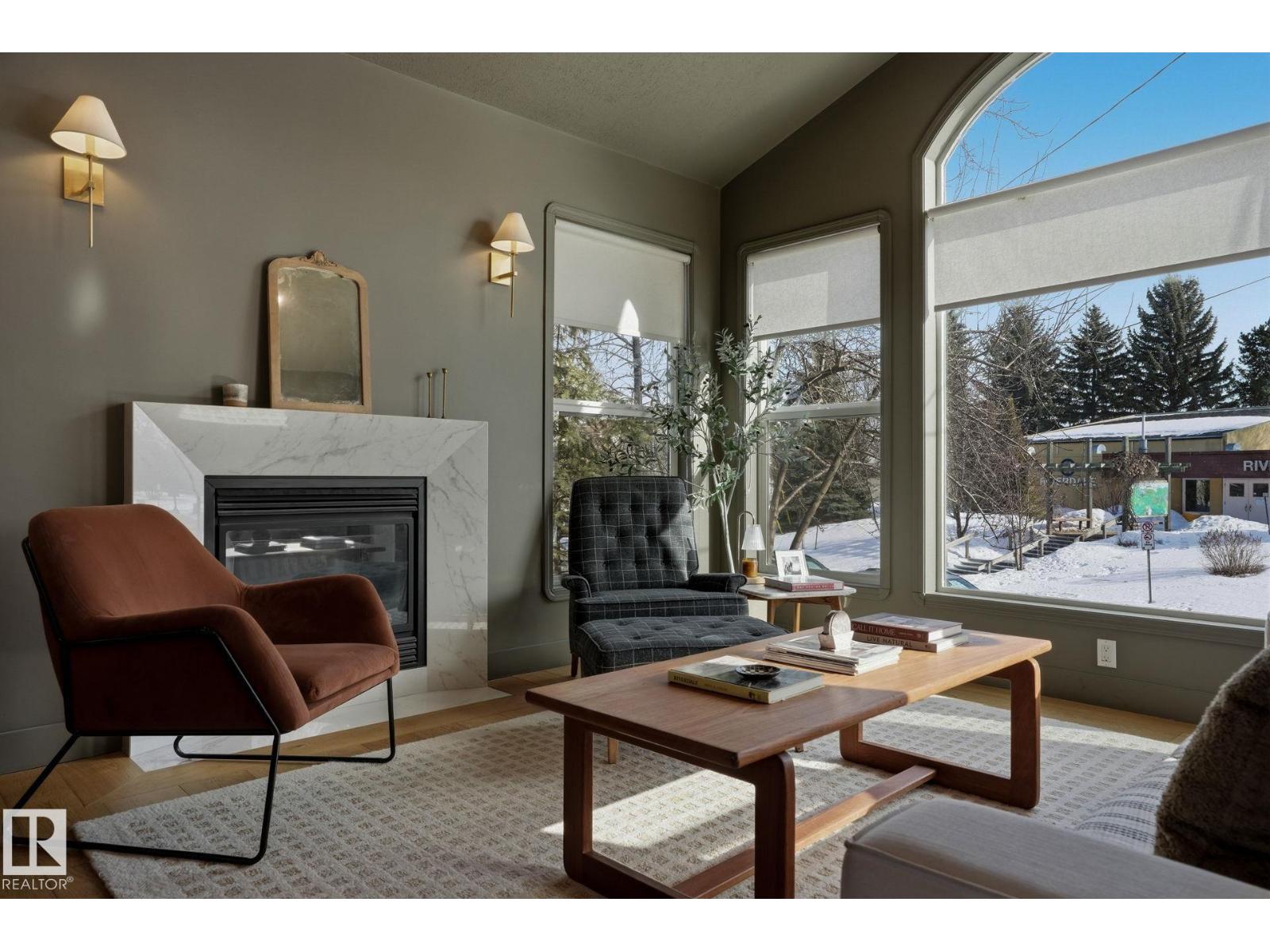 9228 100 AV NW, Edmonton