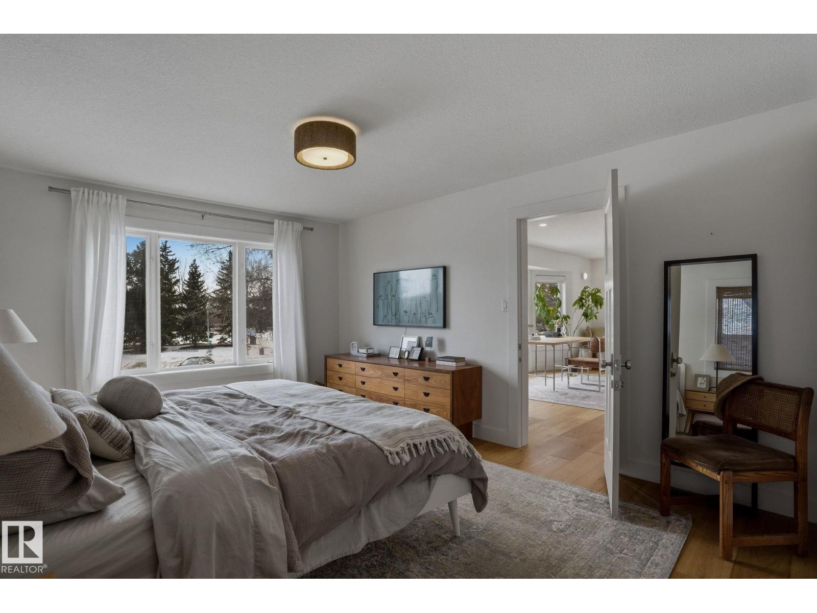 9228 100 AV NW, Edmonton